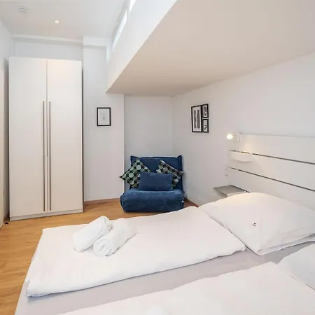 Apartment Stylisch Eingerichtete Mitten In Muenchen!