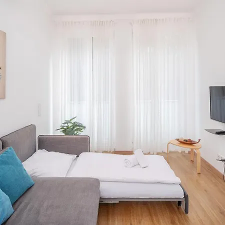 Apartment Stylisch Eingerichtete Mitten In Muenchen!